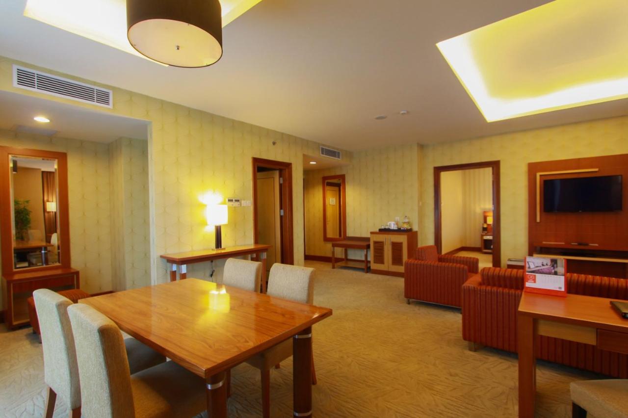 Swiss-Belhotel Maleosan Manado Exterior photo