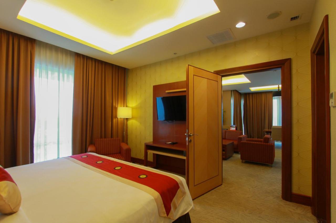 Swiss-Belhotel Maleosan Manado Exterior photo