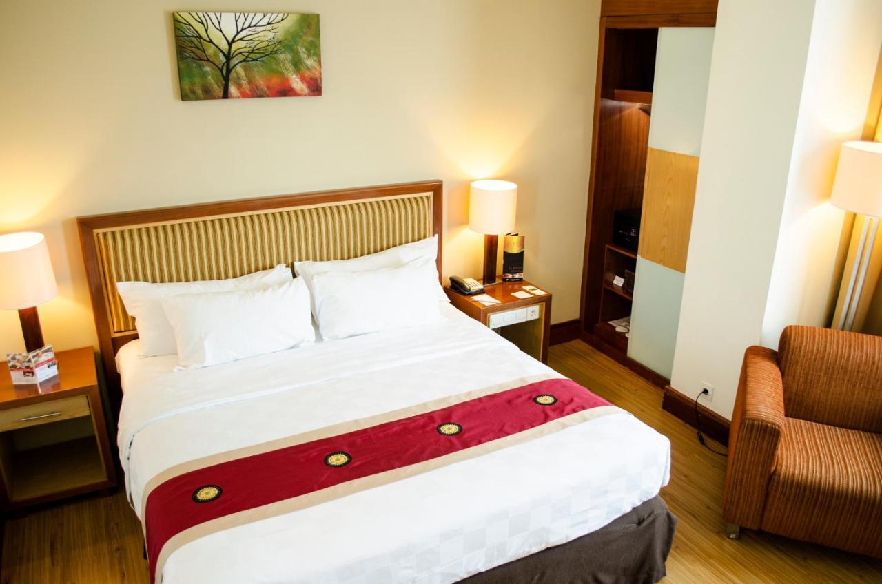 Swiss-Belhotel Maleosan Manado Exterior photo