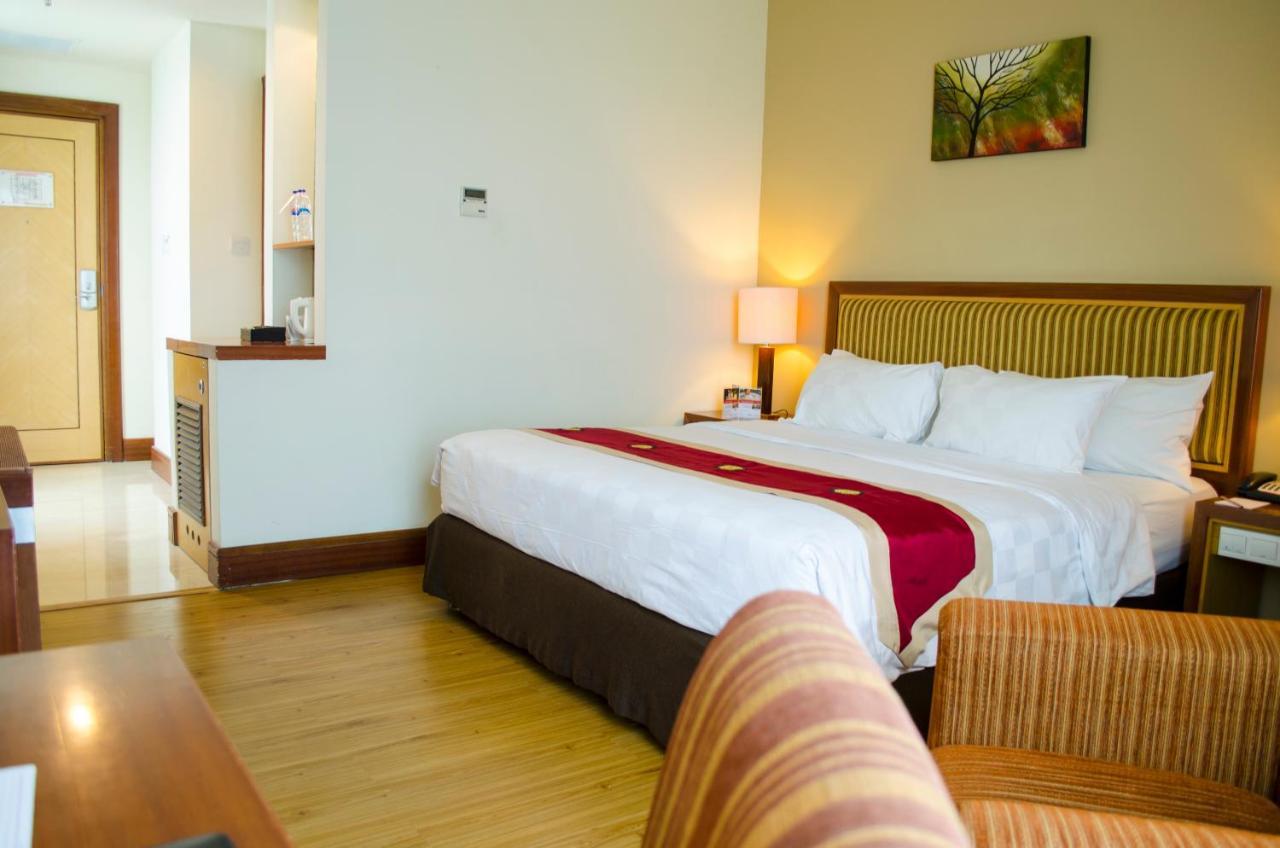 Swiss-Belhotel Maleosan Manado Exterior photo