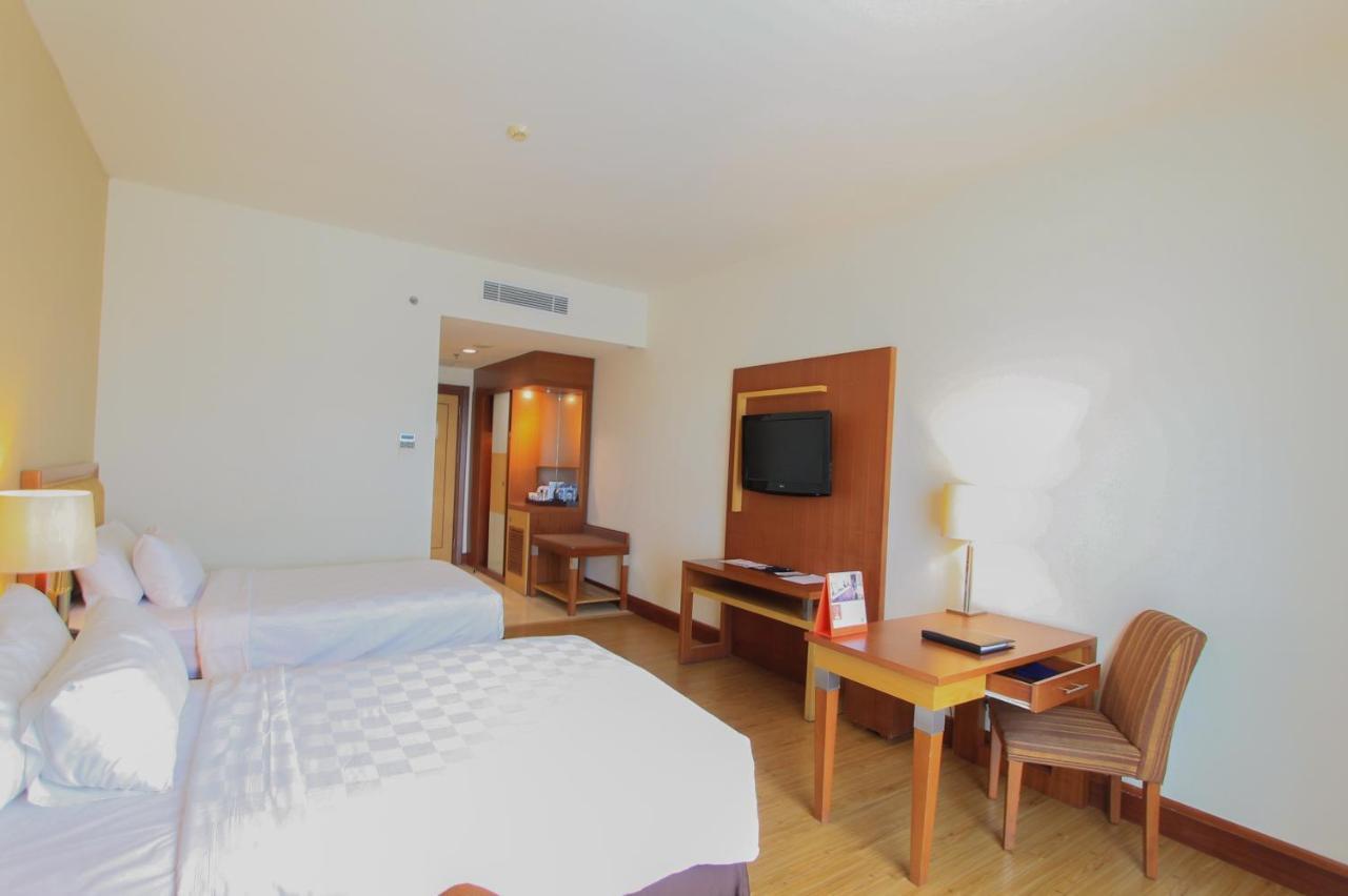 Swiss-Belhotel Maleosan Manado Exterior photo
