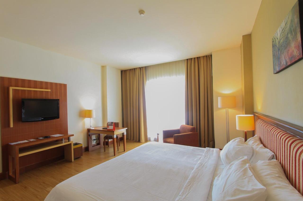 Swiss-Belhotel Maleosan Manado Exterior photo