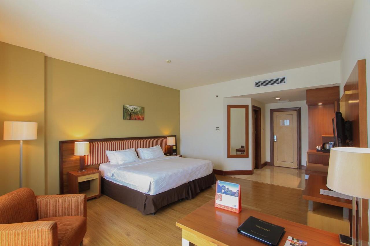 Swiss-Belhotel Maleosan Manado Exterior photo