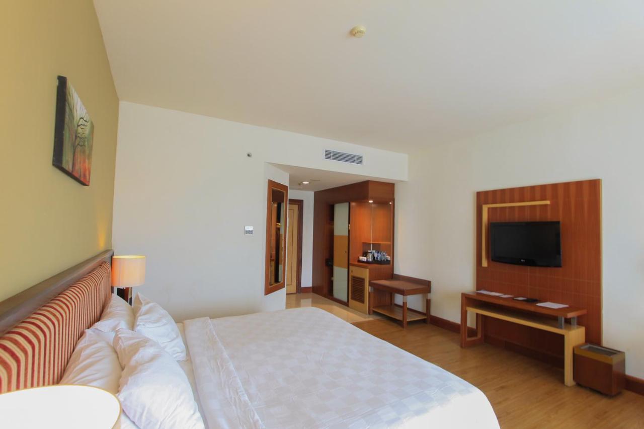 Swiss-Belhotel Maleosan Manado Exterior photo