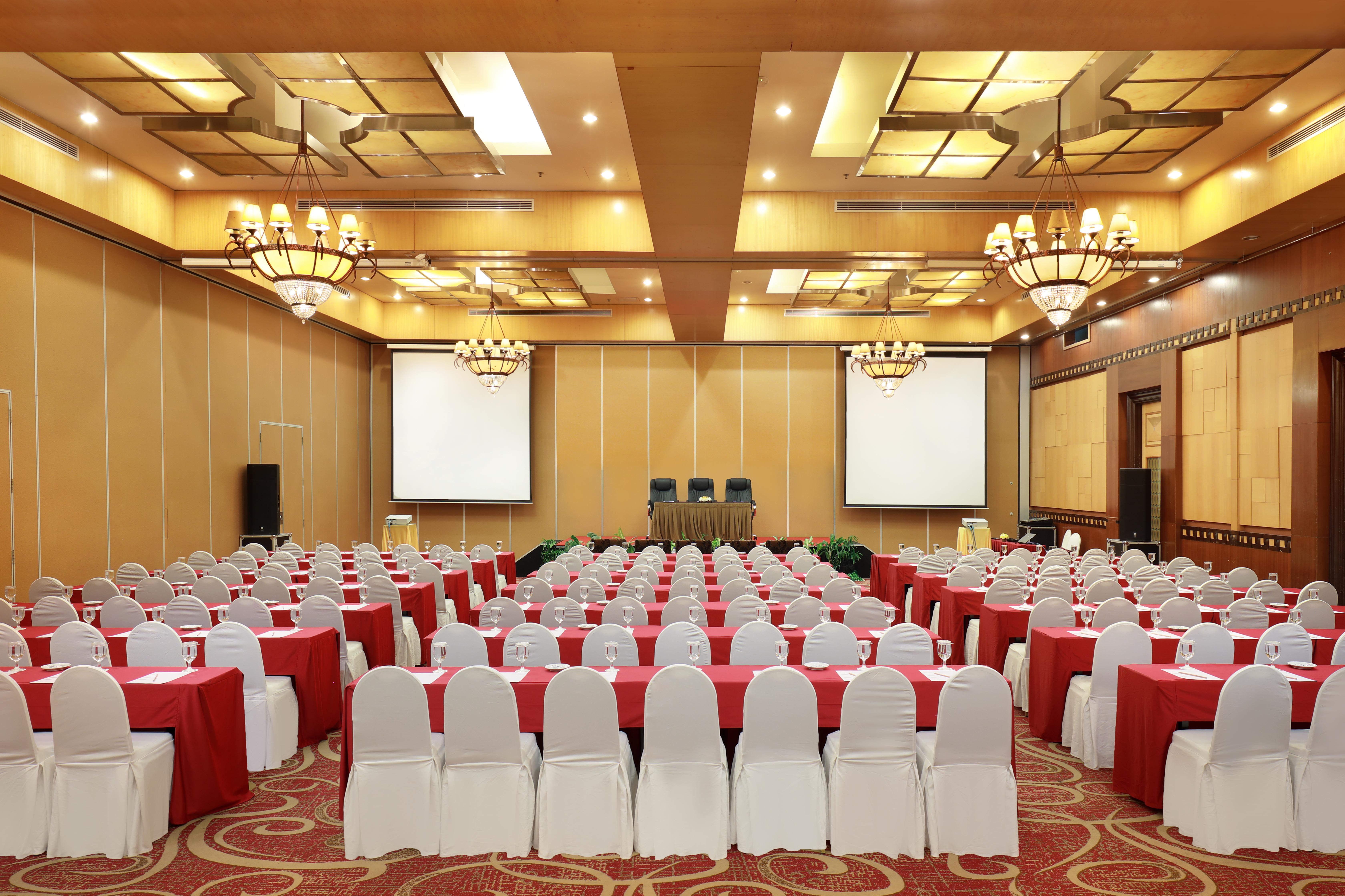 Swiss-Belhotel Maleosan Manado Exterior photo