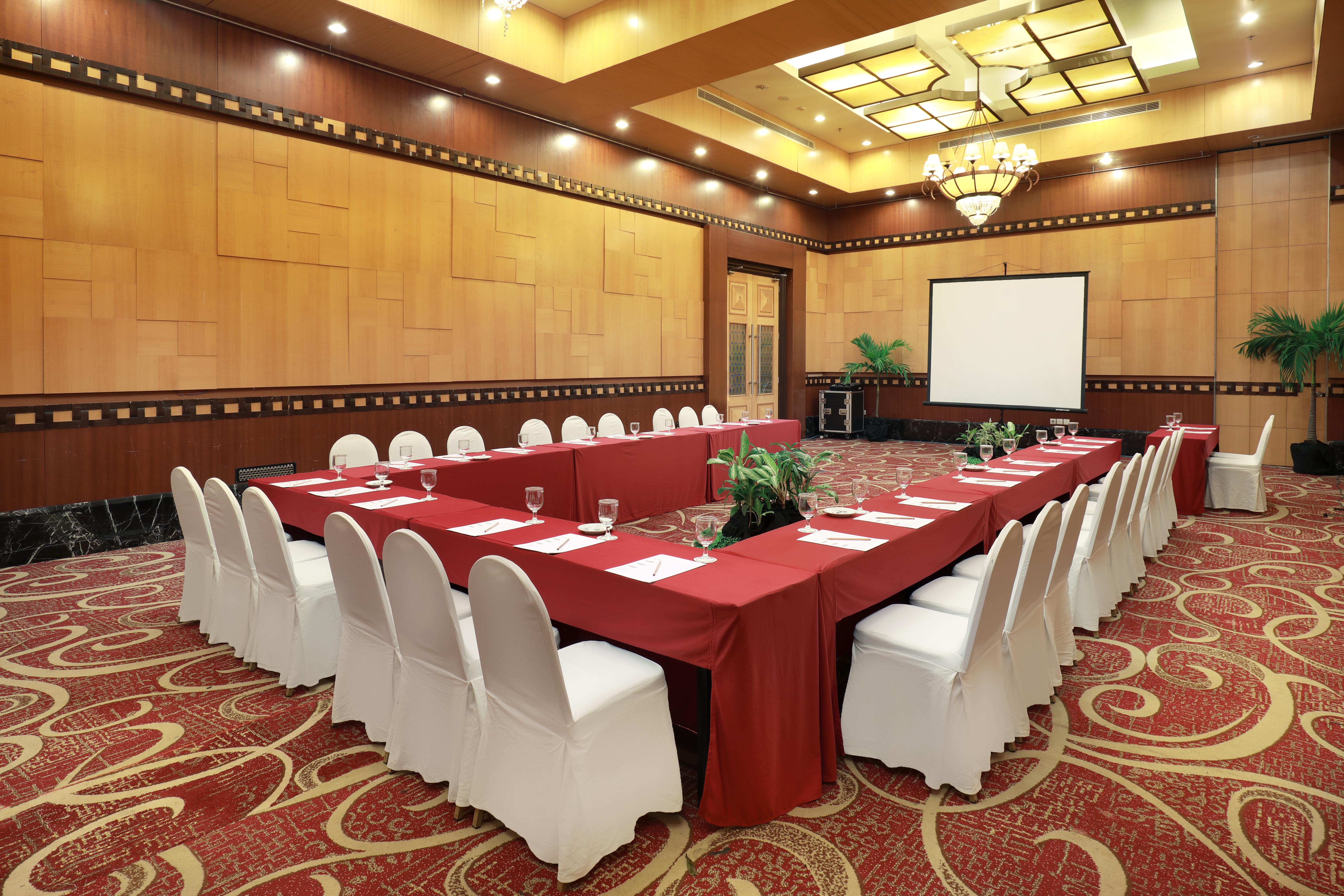 Swiss-Belhotel Maleosan Manado Exterior photo