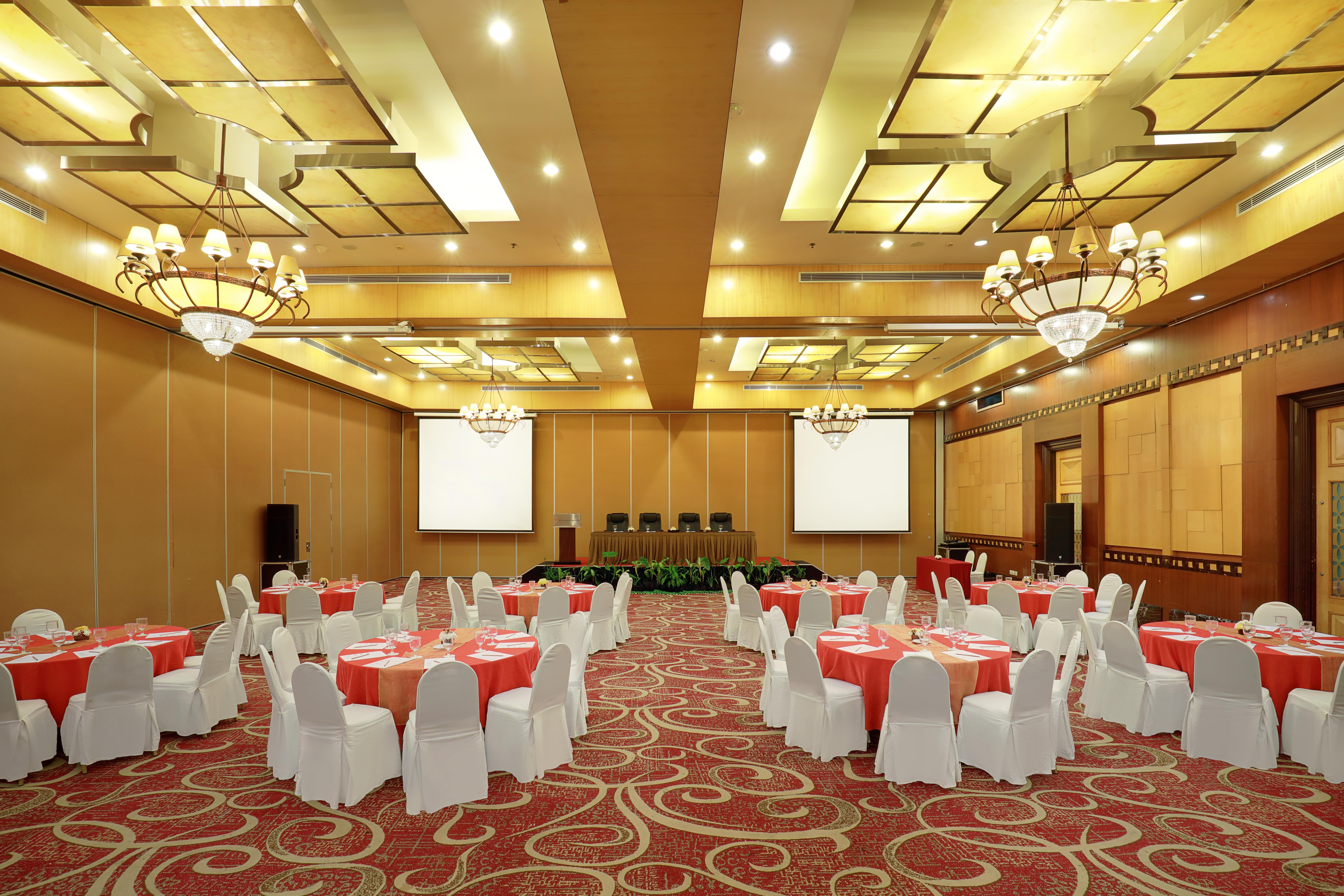Swiss-Belhotel Maleosan Manado Exterior photo