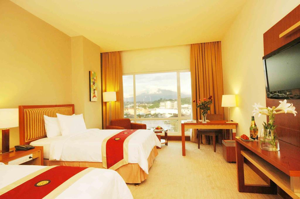 Swiss-Belhotel Maleosan Manado Exterior photo